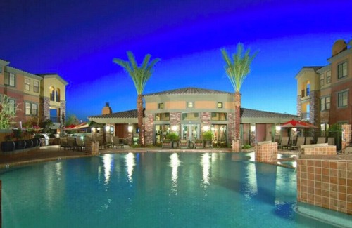 Glendale Sports and Entertainment District Apartment | Luxury Apartment! 1 mile from Westgate