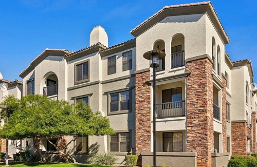 Glendale Sports and Entertainment District Apartment | Luxury Apartment! 1 mile from Westgate