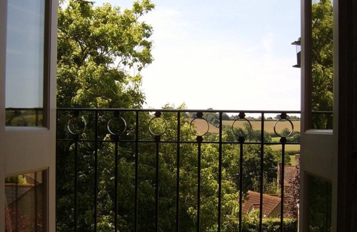 Bridport Apartment | Luxury Apartment close to shops, coast and stunning beaches. Far reaching views