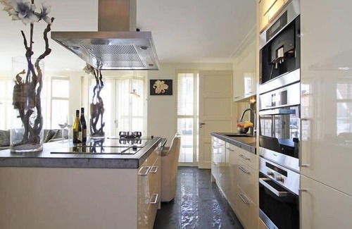 Volendam Apartment | Luxury apartment in the heart of the center of Volendam 30 meters from the harbor.