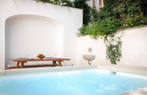 Sant'Agnello Apartment | Luxury Apartment with Garden and Pool