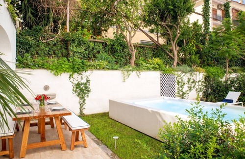 Sant'Agnello Apartment | Luxury Apartment with Garden and Pool