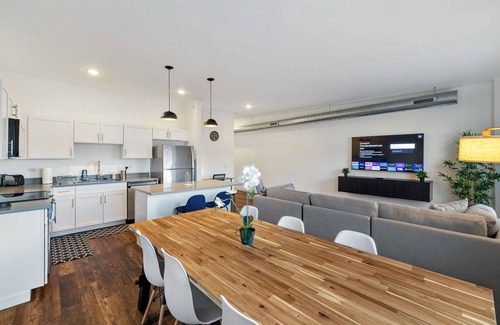 Pittsburgh Apartment | Luxury Apartment Near Stadium and Downtown