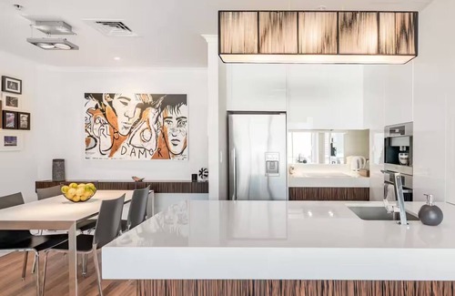 Pyrmont Apartment | Luxury Apartment Overlooking City and Darling Harbour