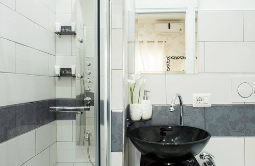 Quartiere XIII Aurelio Apartment | Luxury Apartment with Balcony and View on St. Peter's Basilica - Free Parking!