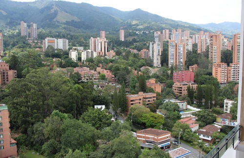 Las Lomas I Apartment | Luxury Apartment with A/C at Energy Living - El Poblado n