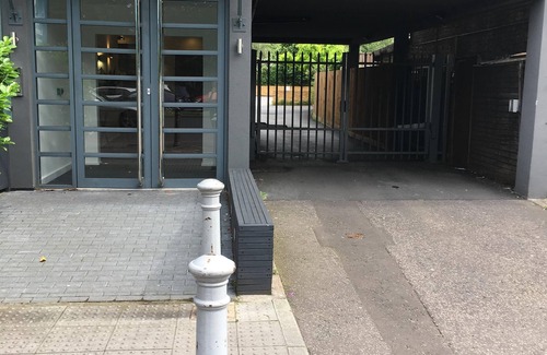 Mortlake Apartment | *LUXURY APARTMENT* with PRIVATE PARKING LONDON- HEATHROW