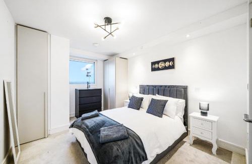 Edgware Apartment | Luxury Apartment With Stunning Views on 10th floor