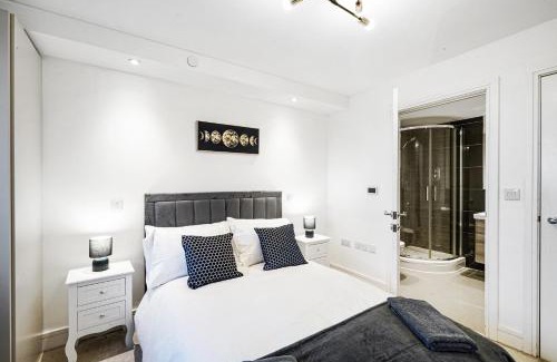 Edgware Apartment | Luxury Apartment With Stunning Views on 10th floor