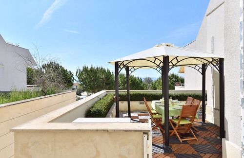 Znjan Apartment | Luxury apartment with swimming pool,spa facilities,sun deck on the beach