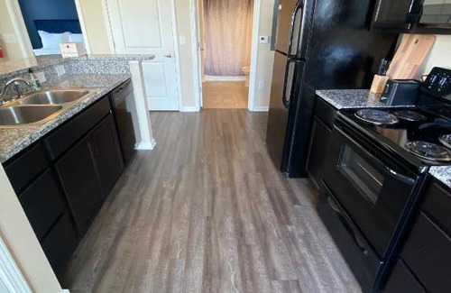 Fall Creek Place Apartment | Luxury Apt 5 min to DWTN Garage Parking Gym