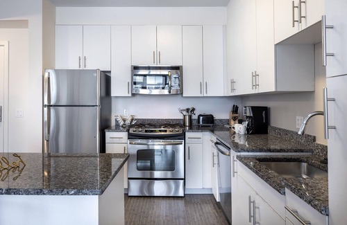 Stamford Apartment | Luxury Apt In Harbor Point with Balcony