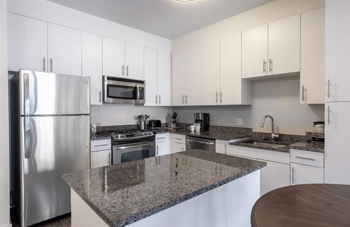 Stamford Apartment | Luxury Apt In Harbor Point with Balcony