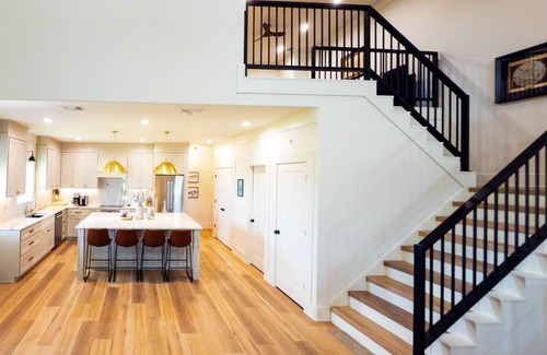 Port O Connor House | Luxury Barndo -Secure Boat Storage & Ice Maker