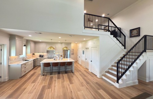 Port O Connor House | Luxury Barndo -Secure Boat Storage & Ice Maker