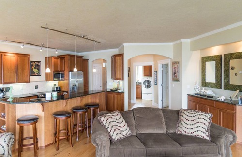 Newport Condo | Luxury bay front condo just south of the Newport bridge with stunning views!