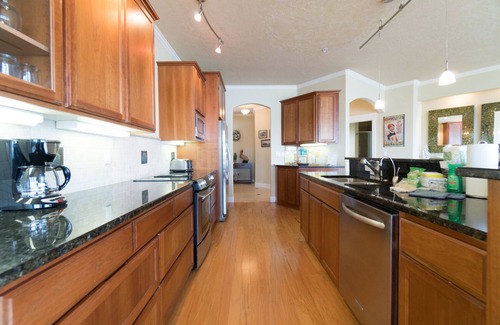 Newport Condo | Luxury bay front condo just south of the Newport bridge with stunning views!