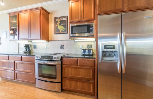 Newport Condo | Luxury bay front condo just south of the Newport bridge with stunning views!