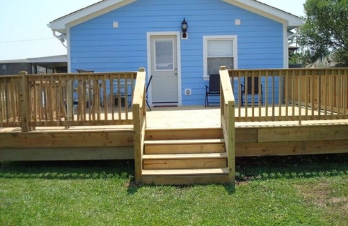 North Carolina Coast House | Luxury Beach Bungalow- Lots of upgrades- Free Wifi- Large yard and deck sleeps 6