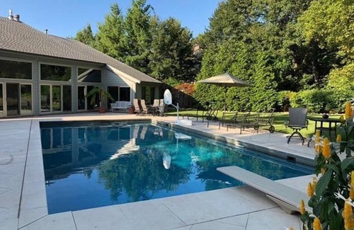 Beverly Shores House | LUXURY BEACH HOUSE IN DUNES NATIONAL PARK with 40ft POOL, & LAWN WITH GARDEN