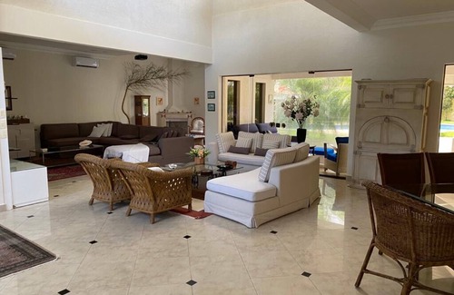 Jardim Acapulco House | Luxury Beach House, Pool, Waterfall, Balcony, Square Front, Total Security