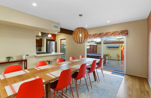 Belmont Shore House | Luxury Beach House w Jacuzzi, BBQ, 2 Parking Space