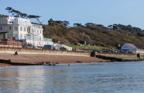 Totland Bay Apartment | Luxury Beachside Apartment