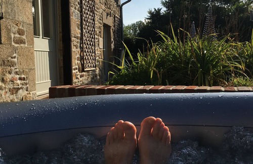 Le Ferre Cottage | Luxury Boutique style Gite with secluded sunny garden & hot-tub*