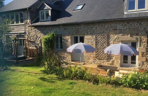 Le Ferre Cottage | Luxury Boutique style Gite with secluded sunny garden & hot-tub*
