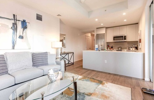 Seaport District Apartment | Luxury & Bright Apt Downtown Seaport
