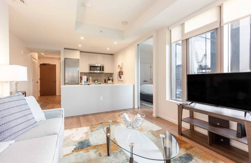 Seaport District Apartment | Luxury & Bright Apt Downtown Seaport