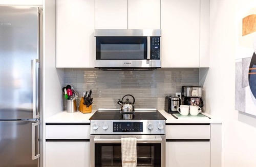 Seaport District Apartment | Luxury & Bright Apt Downtown Seaport