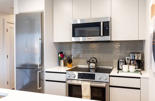 Seaport District Apartment | Luxury & Bright Apt Downtown Seaport