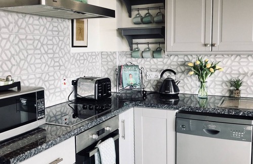 Newcastle Apartment | Luxury bright, spacious, stylish apartment with stunning mountain & bay views