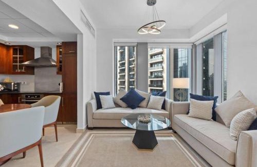 Downtown Dubai Apartment | Luxury Burj Khalifa & Fountain View Apartments Steps to Dubai Mall by Simply Comfort