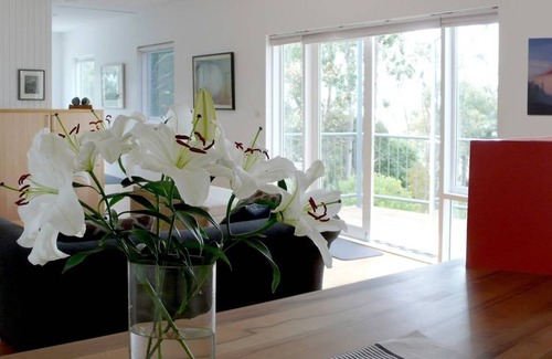 Mount Nelson House | Luxury Bushland Retreat - Outside the Box