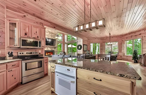 My Mountain Cabin | Luxury Cabin - 5 Acres - Amazing Mountain Views - Fire Pit - Family Friendly