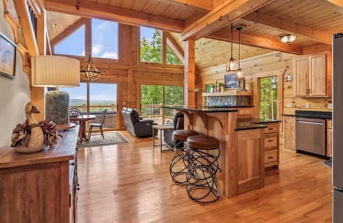 Vein Mountain Cabin | Luxury Cabin-Big Views Hot Tub Fire Pit