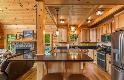 Vein Mountain Cabin | Luxury Cabin-Big Views Hot Tub Fire Pit