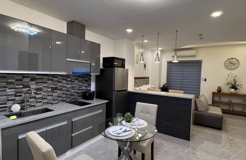 Balibago Condo | Luxury Cabin Near Field Avenue