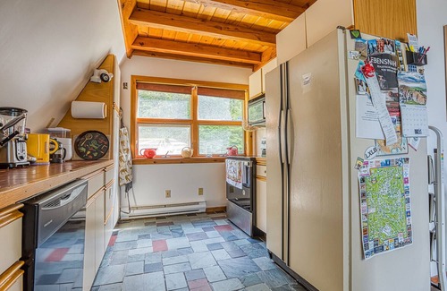 Lenox Ski Chalet | Luxury Cabin Winter Views & Deck besides Kennedy Park, Walk to Lenox.