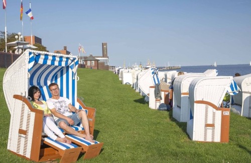 Innenhafen Apartment | Luxury captain's apartment 'Helgoland-Avantgarde' directly on the south beach in WHV