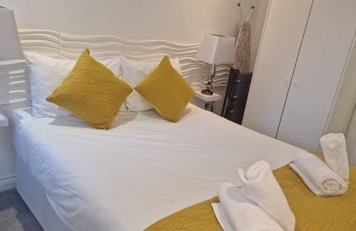 Cathays Apartment | Luxury Cardiff Apartment with Free Parking