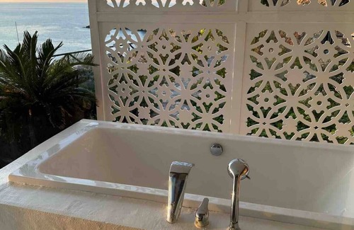 Seki Villa | luxury Castle Vılla wıth private beachnn