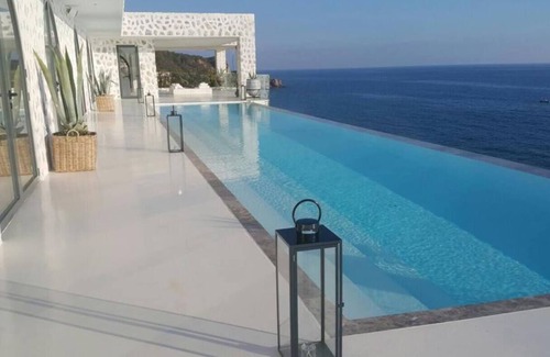 Seki Villa | luxury Castle Vılla wıth private beachnn