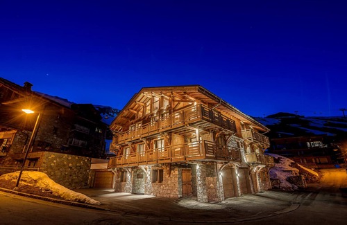 Les Almes Ski Chalet | Luxury Chalet with Sauna, Jacuzzi & Game Room in Tignes - Accommodates 16