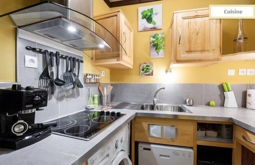 Annecy Old Town Apartment | Luxury charming apartment 4* with balcony in the Old Town of Annecy