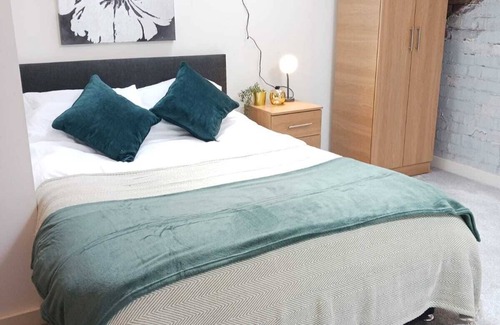 Bradford Apartment | Luxury City Stay Apartment - Great for City Visitors and Contractors Alike! 320