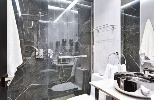 El Poblado Hotel | Luxury Combo Apartments with Jacuzzis and View