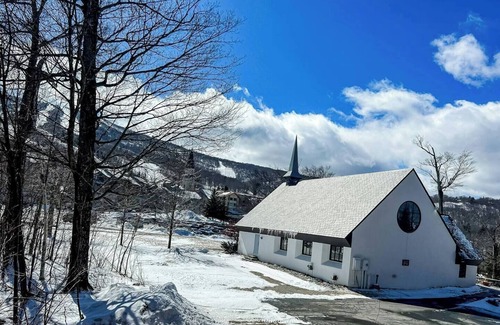 Stratton Mountain Condo | LUXURY CONDO l 3BED 3BATH l FALL FOLIAGE l YEAR ROUND POOL & HOT TUB